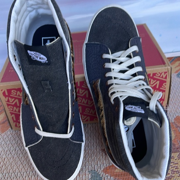 Vans Men’s Sk8-Hi
Subtle Safari Asphalt
VN0A5JMJ107
Sneakers - Picture 13 of 16